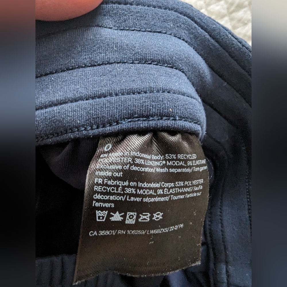 Lululemon Navy Cropped Pants Size 0 - Picture 5 of 5